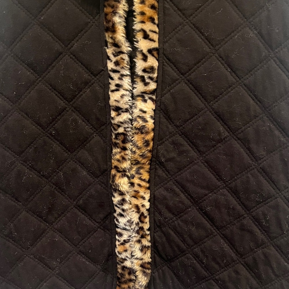 Onque Woman Black Quilted Vest with Faux Fur Animal Print Trim Women’s Size 1X - Picture 5 of 8